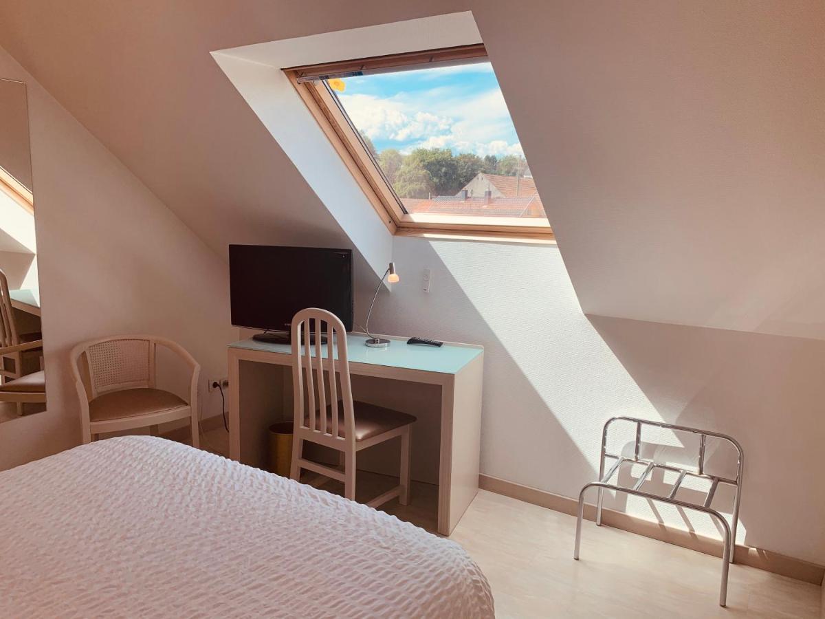 Logis Hotel Restaurant Au Lion Rouge Bartenheim Eksteriør bilde