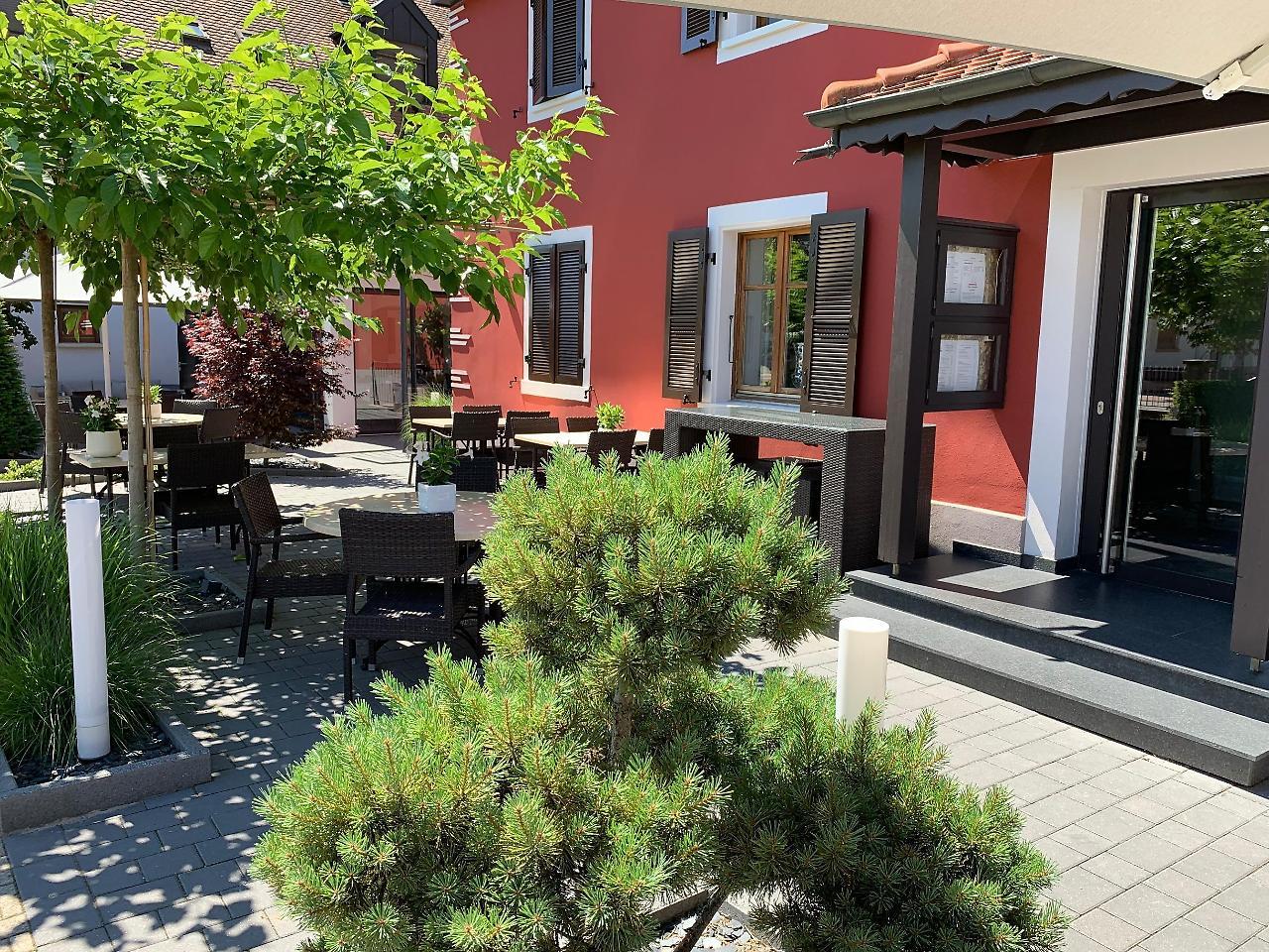 Logis Hotel Restaurant Au Lion Rouge Bartenheim Eksteriør bilde