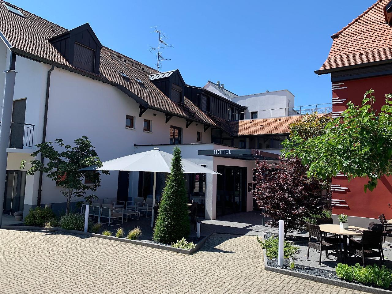 Logis Hotel Restaurant Au Lion Rouge Bartenheim Eksteriør bilde